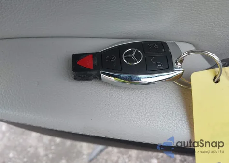 2015 Mercedes-Benz C 300 Luxury/Sport z USA, uszkodzony, nr VIN 55SWF4JB3FU074621